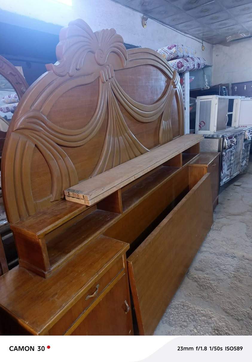 السلام عليكم غراض مستعمله لبيع العنوان ام الهواء مقابل شارع الحمداني***********
