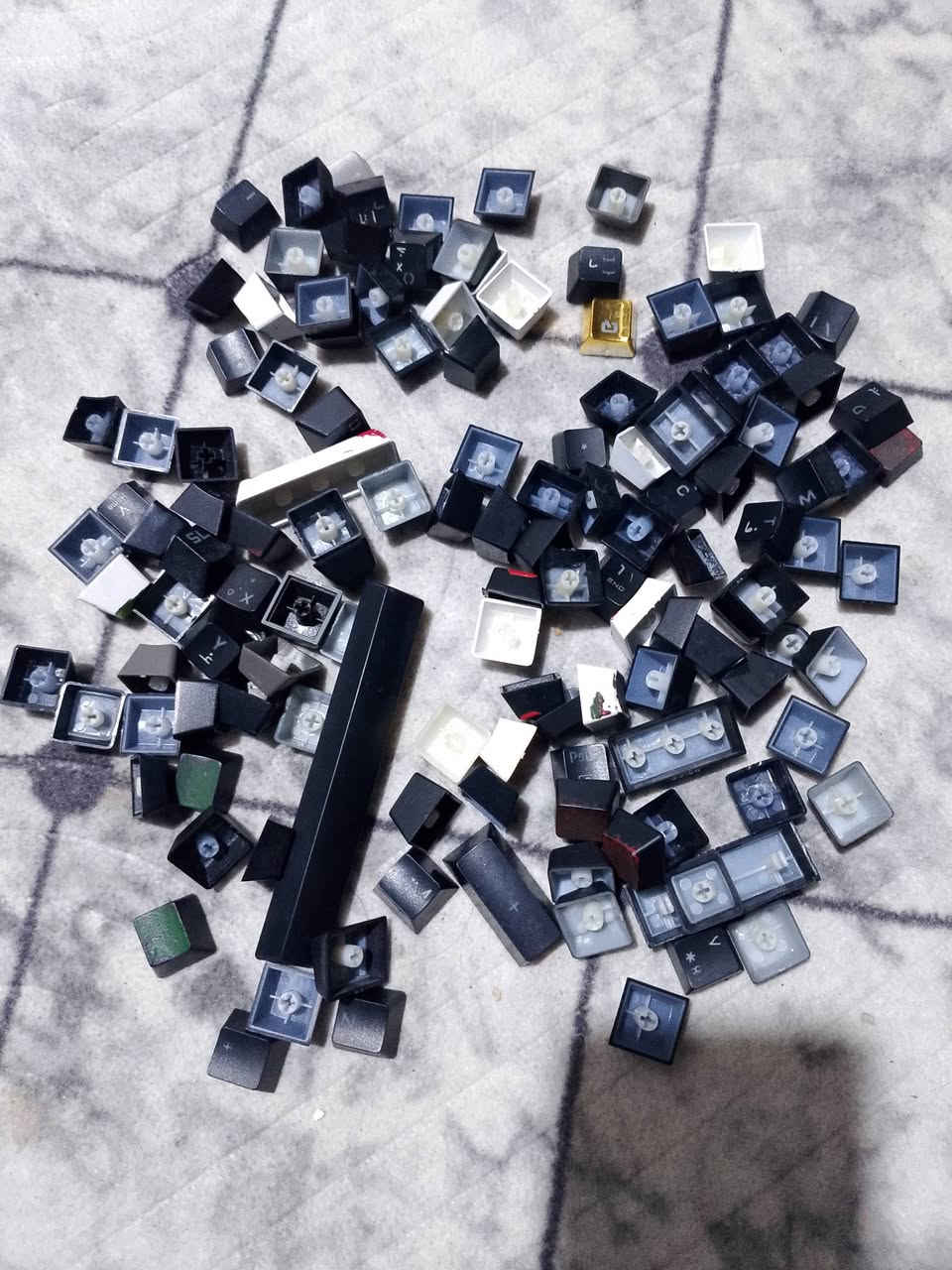 ⌨️ كيبوردات شلع للبيع
Redragon KALA K557 — (ميكانيكي)
Logitech G213 — 
Logitech G412 — 
Cameon Mechanical Keyboard — (ميكانيكي)
IMICE Mechanical Keyboard — (ميكانيكي)
SINGER Mechanical Keyboard — (ميكانيكي)
MK-X60 Mechanical Keyboard — (ميكانيكي)
Co-VipEr-X-K Mechanical Keyboard — (ميكانيكي)
HSa-Loo1K Mechanical Keyboard — (ميكانيكي)
Razer Mechanical Keyboard — (ميكانيكي / مكسور قاعده usp )
Standard Wired Office Keyboard —
 موجود كي كابس بحدود 70/60 اخليهن ويه غراض وانت رتبلك. كيبورد
🔹 الحالة: شغّالات كلهن ما عدا كيبورد Razer
💰 السعر: 30 ألف كلهن
📍 الموقع: البصرة
📞 رقم الهاتف: ***********
اقبل ادمن
