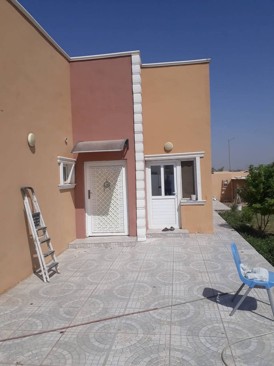 السلام عليكم
دار للبيع في مجمع الزهراء السكني مساحة ٣٥٥ ركن طابق واحد يحتوي غرفتين نوم واستقبال ومطبخ ومجاميع صحية موقع مميز مقابيل حديقة مطلوب مبادرة تقريبا ٨٥
تواصل ماسنجر أو اتصال ***********
