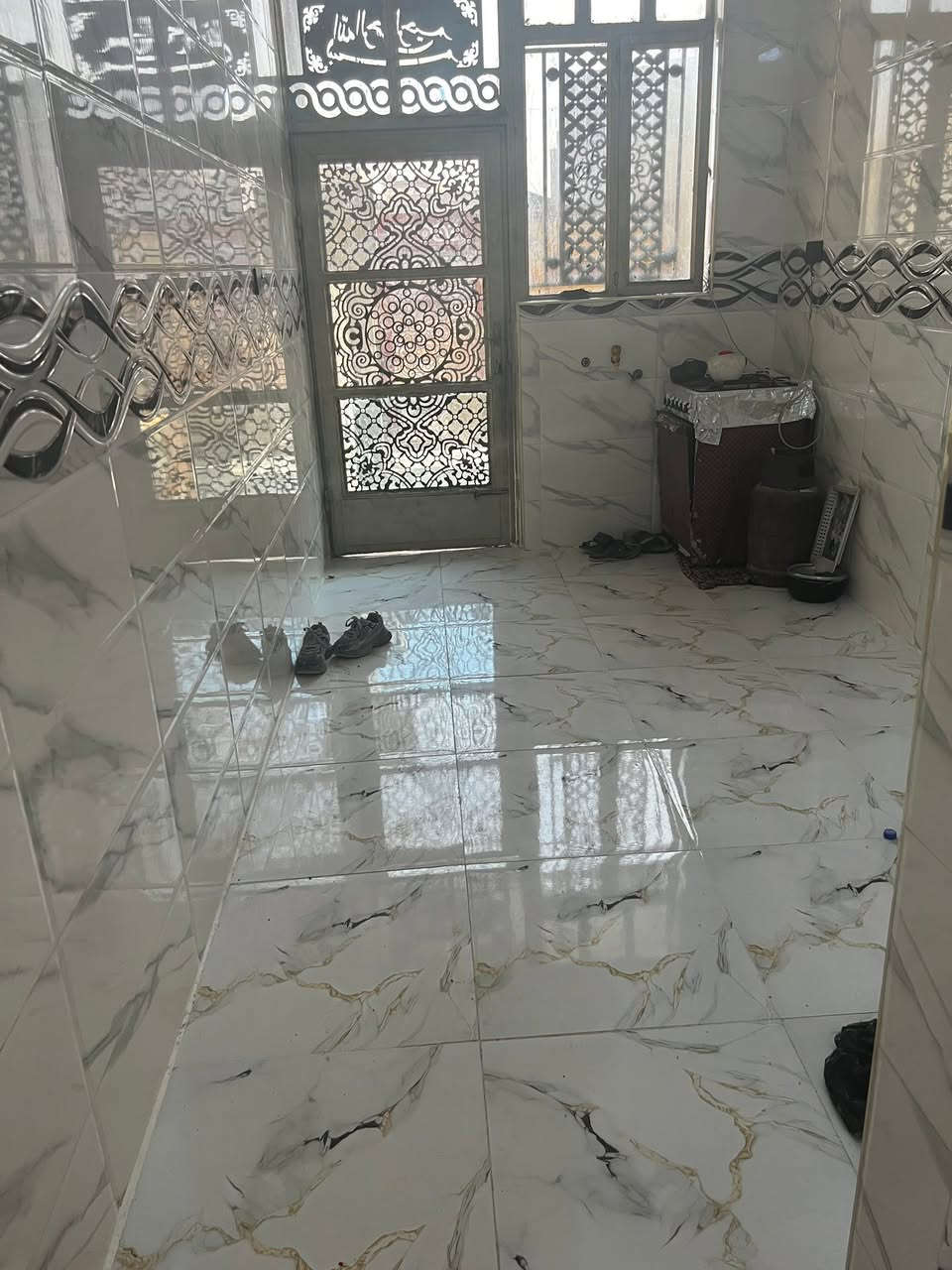 بيت لبيع لمسحيه 125 لسعر اربعين ملوين قفل مكان لبيت وريه مجمعا إلا راحب جبيل لثنيه منطقت لسد للاستفسار عن طريق هذا الرقم ***********
