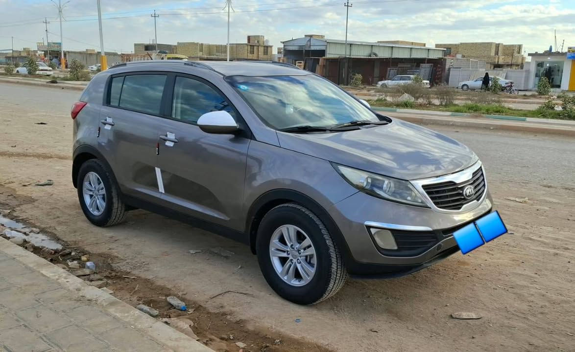 سبورتج 2013 خليجي رقم ذي قار  ماشيه 252 محرك 2400 بيها تبديل الباب الامامي الايمن مع رش توحيد لون حاسات خلفيه نظام ABS تحكم استيرن حاكية اتصال شاشه تاب  ارضيه جلد تخم تاير حدادية جاهزه تبريد شغال السنويه نافذه صار شهر ونص  للاسفسار الاتصال عالرقم *********** مكاني ذي قار شطره
