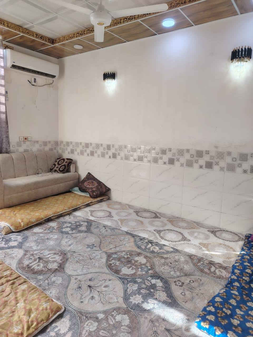 سلام عليكم دار للرهن ١٢٠ متر
بدايه شارع المطحنه مقابل القريه 

غرفه صاله مطبخ ستقبال حمامات ٢ 
سعر الرهن ١٥ وبي مجال بصيط 
سنه وقابل للتجديد 

تصل ***********
