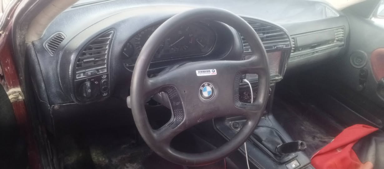 السلام عليكم
بيأم e36  محرك 6 مسكر تك فانوس  

كير محرك خير من الله السياره جاهزه 

السعر 28  تواصل عل رقم  ***********
