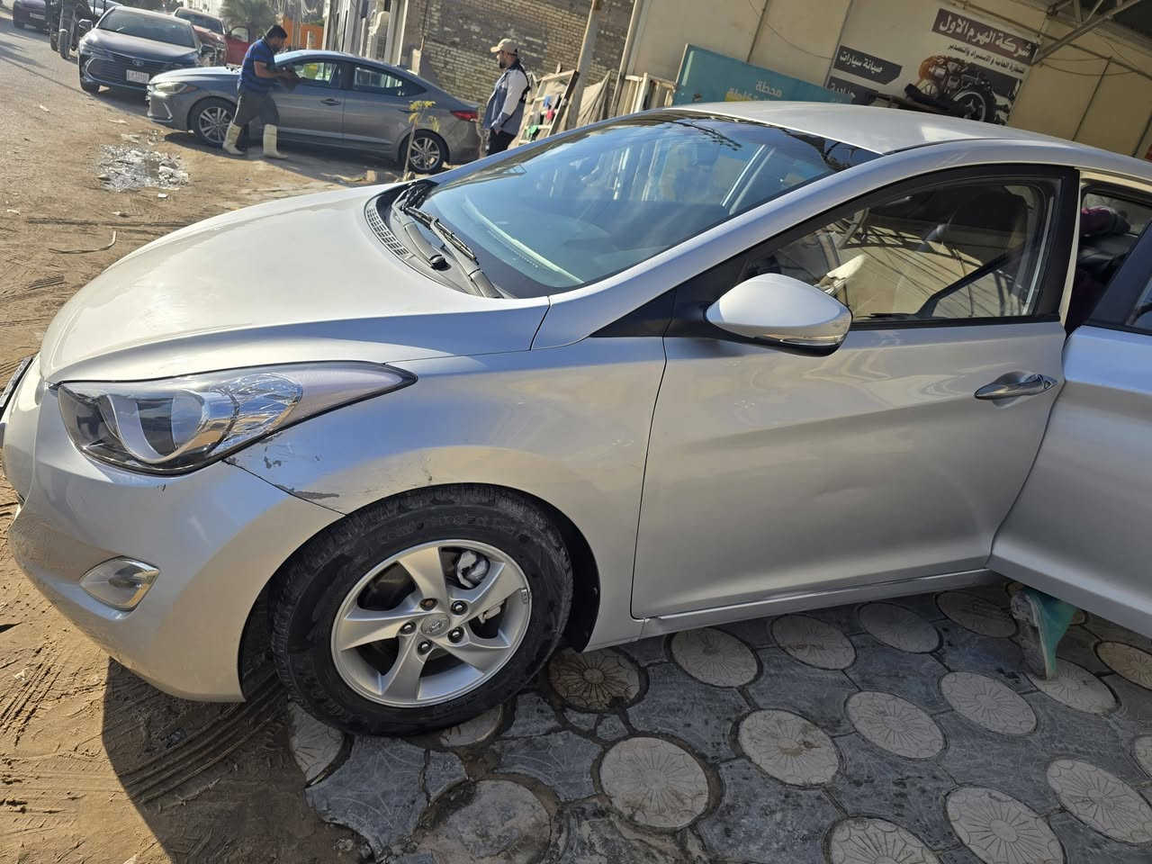 السلام عليكم
هونداي النترا 2011 مضلع لون سلفر 
رقم بغداد باسمي السيارة 
ممشى العداد 150 الف كيلو 
السيارة اشاير بالمري 
تحكم ستيرن 
شاشة 
٦ ايرباك 
بدون حادث قوي مجرد طخات 
مكفولة من الصبغ والتبديل
 كير محرك مكفول  محرك 1.6L جي دي اي 
حدادية 80% بيها بارد طرف الجاملغ الامامي جهة السايق 
السعر ٩٥ مكان نجف 
***********
