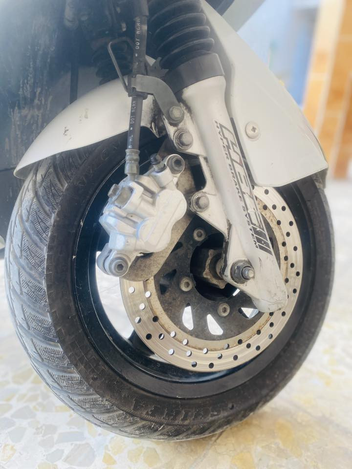 السلام عليكم سكنس فحل كوري نوزل خطين دراجة بعدها جديدة اي نقص مابيها شلعة معدل كهربايات دبلات هورن اشاير زوج تايرات جدد لايت شادة ب٣٥ 
مكاني بغداد 
السعر ٧٧٥ وبيها مجال قليل  اوراقها كلهن موجودات مال المعرض
تواصل ع رقم 
***********
