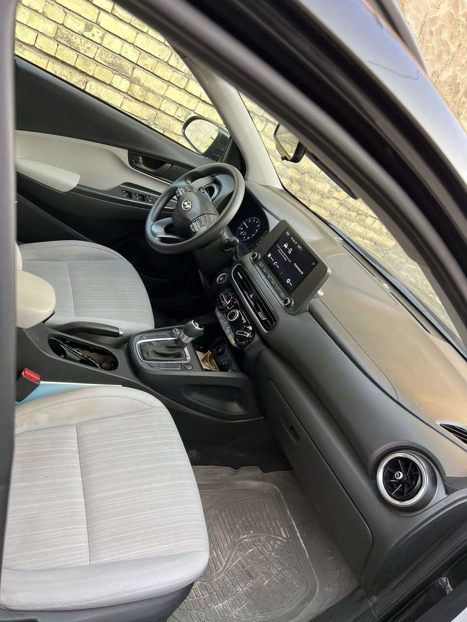 هونداي كونا وارد امريكي 2023حادث جاملغ وبنيد بدون دواخل فول ماعدا الفتحه بصمه رادارات من كل جوانب توقف ذاتي تحديد مسار تشغيل عن بعدمحرك 2000دوش كشن كهربائي السعر126$ مكاني بغداد***********
