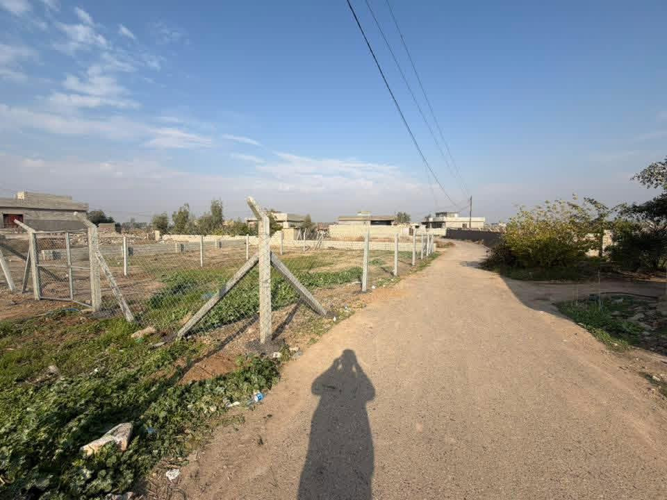 السلام عليكم ورحمة الله
قطعه ارض تجاري للبيع (المساحه).400 م 
مسيجه وكامله سند زراعي تحويل مباشر 
الموقع مدخل (4) مقابيل المدرسه 
للاستفسار اتصل ***********
