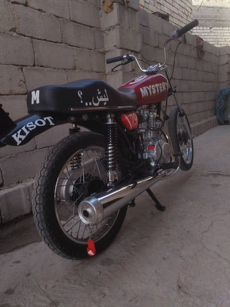 سلام عليكم دراجه تعمير 26دراجه ثاني تبديل دهن الها صار شهر من معمره مكفوله من كلشي اوراق واسط صويره هذا رقمي ***********
