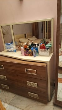 غرفة نوم للبيع نظيفه جدا سعرها ب٥٥٠ وبيها مجال المكان بغداد العامريه ل...