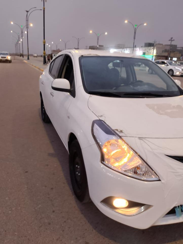 سلام عليكم
للبيع نيسان صني 
موديل 24
هندي بليتة زركة 
سيارة كفالة بيها بس رصعة بل جاملق 4اصابع 
ماشية 21الف 
سيارة فول موصفات 
هاذ رقمي ☎️***********☎️
