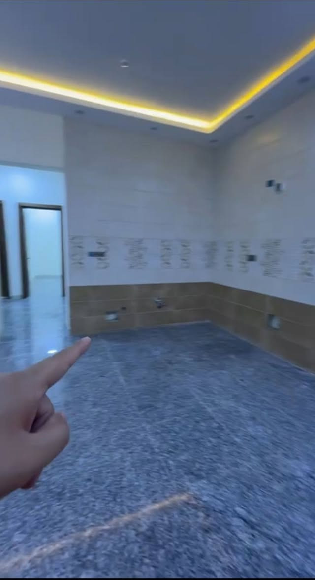 🌆 #شقة_حديثة_ارضية_للايجار 🌆
              سكني__تجاري
📍الموقع :- #المنصور _ حي المتنبي 

🔛المساحة :- 150 متر 

◾️تحتوي على :- مدخل _ صالة كبيرة _ مطبخ امريكي _ غرفتين نوم واحدة ماستر _ صحيات .

⁉️ لمعرفة الإيجار اكتب رقم 4بالتعليقات.

🌐للمزيد من العروض لطفاً الاشتراك بقناتنا على التليجرام :
https://t.me/Ajarty

🌐للمزيد من العروض لطفاً 
الاشتراك بقناتنا على واتساب  :
https://whatsapp.com/channel/0029VaDf8d14yltRzy5EwZ15

📍عنوان الشركة : حي الجامعة _ بداية شارع المركز 

📌للمعاينة والاستفسار : يرجى التواصل على الارقام التالية 📲
***********
***********
