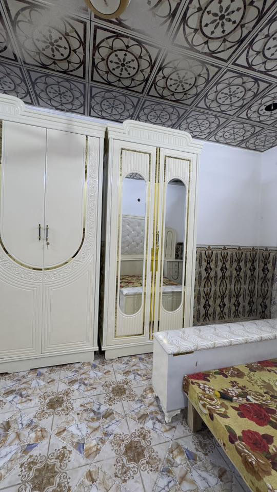 سلام عليكم غرفة نجاره عراقيه جديده  للبيع 10قطع للتواصل ***********
