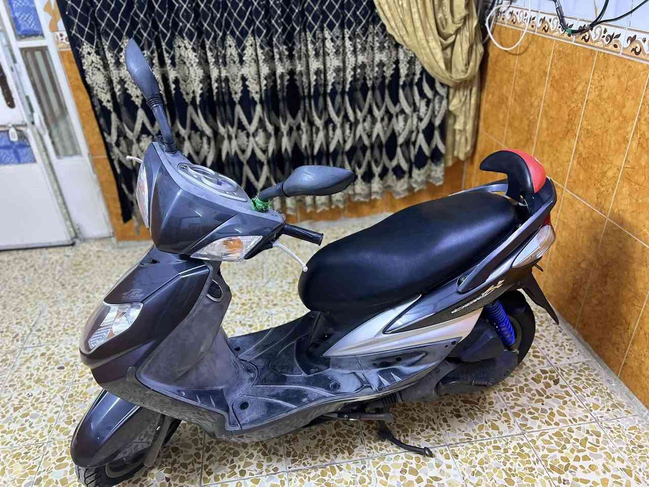 السلام عليكم دراجة للبيع سكنس فحل  بلاديه كلة شغال سلف هندر كهربائيات اشاير لايت كلة شغال تخم تايرات جدد دهن جديد جيب فيتر وفحص عنوان بغداد مدينة الصدر  للإستفار )*********** درجه رميه سهاله 20 يوم نزاله امنت الله السعر مليون 100 وبيهه مجال وتساب متواجد
