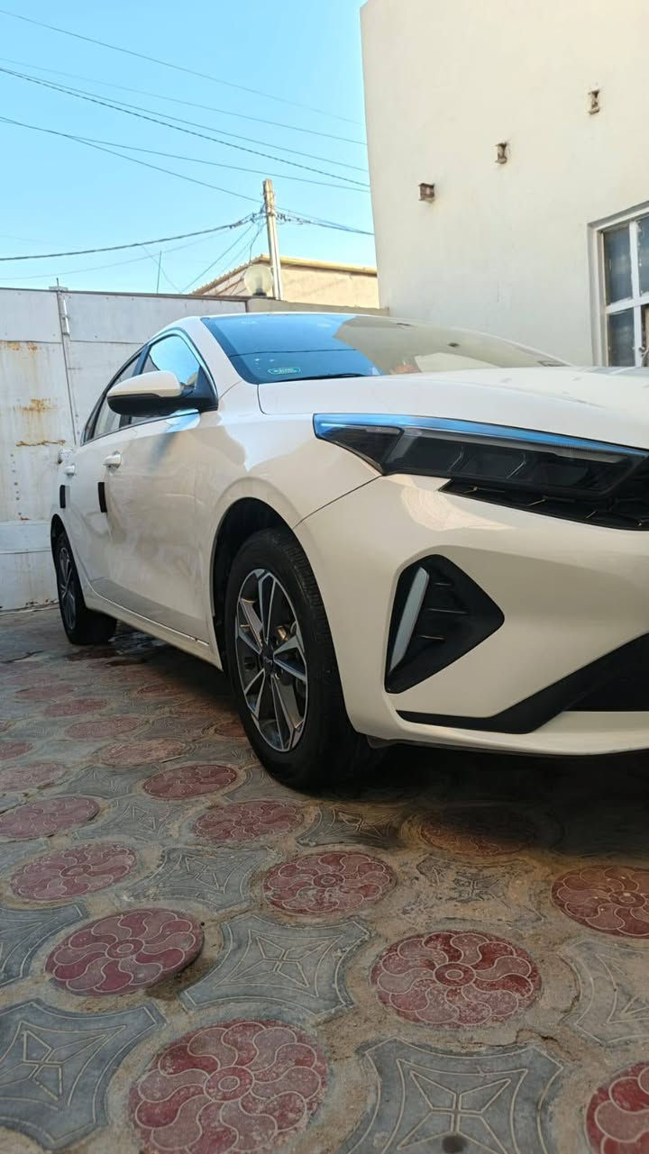 السلام عليكم
كيا K3 موديل 2024 
جاملغ خلف السايق بي صبغ 
وبارد شي بسيط هلال جاملغ امامي
تبريد ثلج ❄️❄️ سياره بوضع الشركه سعر 132
الاستفسار ***********
