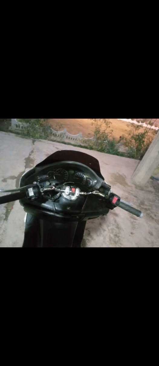 للبيع فورزه 2004 مكفول عام ماشي 11الف مكان ديالى سعر اتصل ***********
