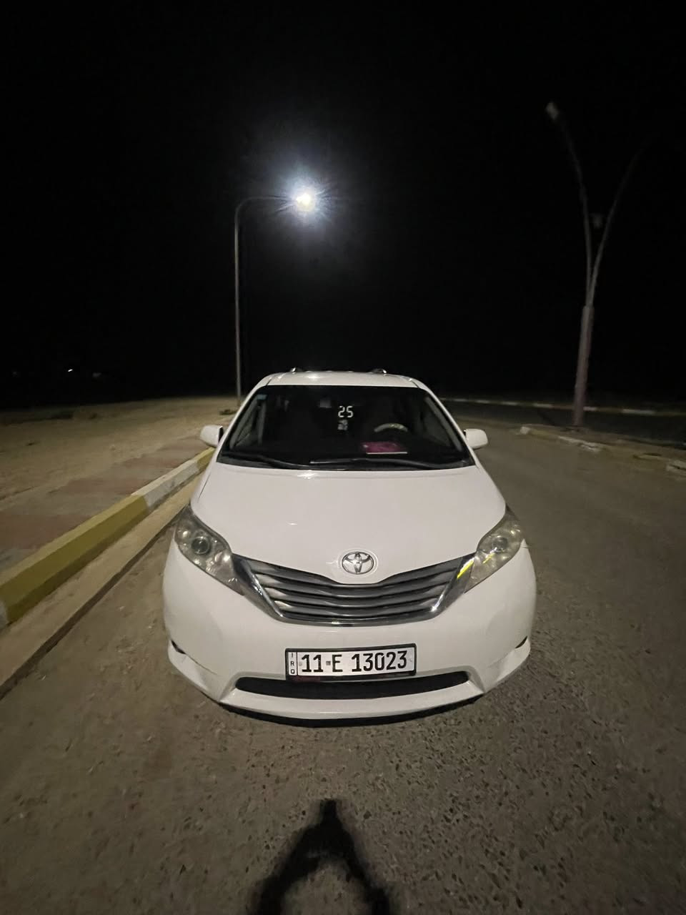 السلام عليكم
تويوتا سينا ٢٠١١ 

موصفات 

تحكم ستير 

تحكم سرعه 

تحكم كشن 

بلوجكتر 

تخم تاير + دسك جديد 

رقم انكليزي سنويه جديده تحويل مباشر 

حادثها جاملغ وبندي سونار مرفق مع الصور 

السعر ١٥٠ وبيها مجال بسيط 

للاستفسار اتصل *********** معرض سالم 

*********** صاحب السياره
