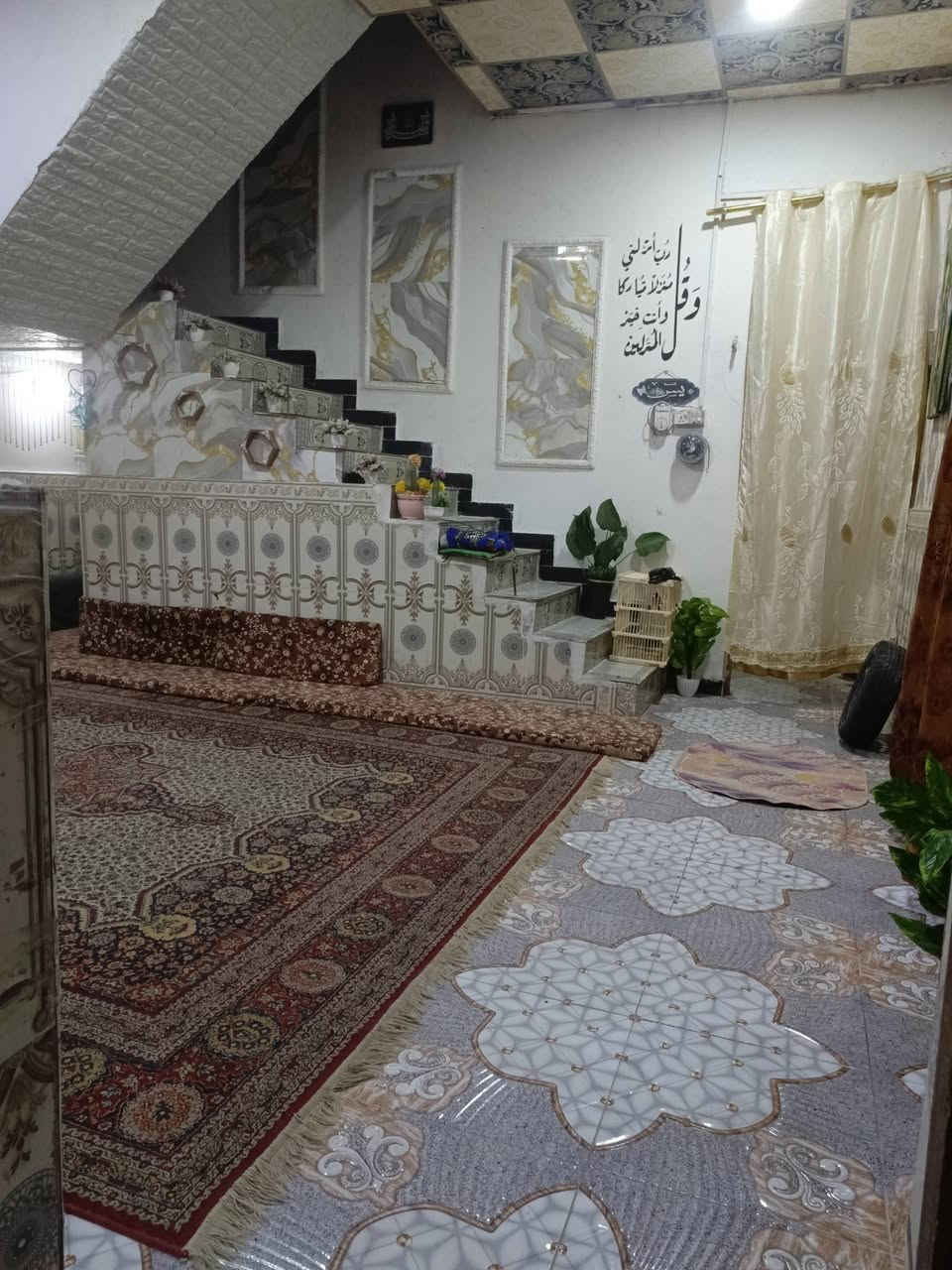 بيت للبيع البصره الجزيره نزله شارع زين العابدين بالبدايه قريب على الشارع الأربع سايدات تتمشى مشي للشارع الرئيسي (كافه الخدمات متوفرة قريبه يمك مجمعات طبيه اسواق مدارس افران كلشي قريب يمك ماتحتار )
ماي كهرباء مجاري رابط على النهر يعني راسك بارد من ناحيه المجاري (مساحه البيت 165م الواجهه 10م والنزال 16 ونص) عرض الشارع المدخل 10 متر والفرعي 8 متر البيت جاهز من كلشي السعرر 80 وبي مجال للشراي الجاد يتصل ***********
