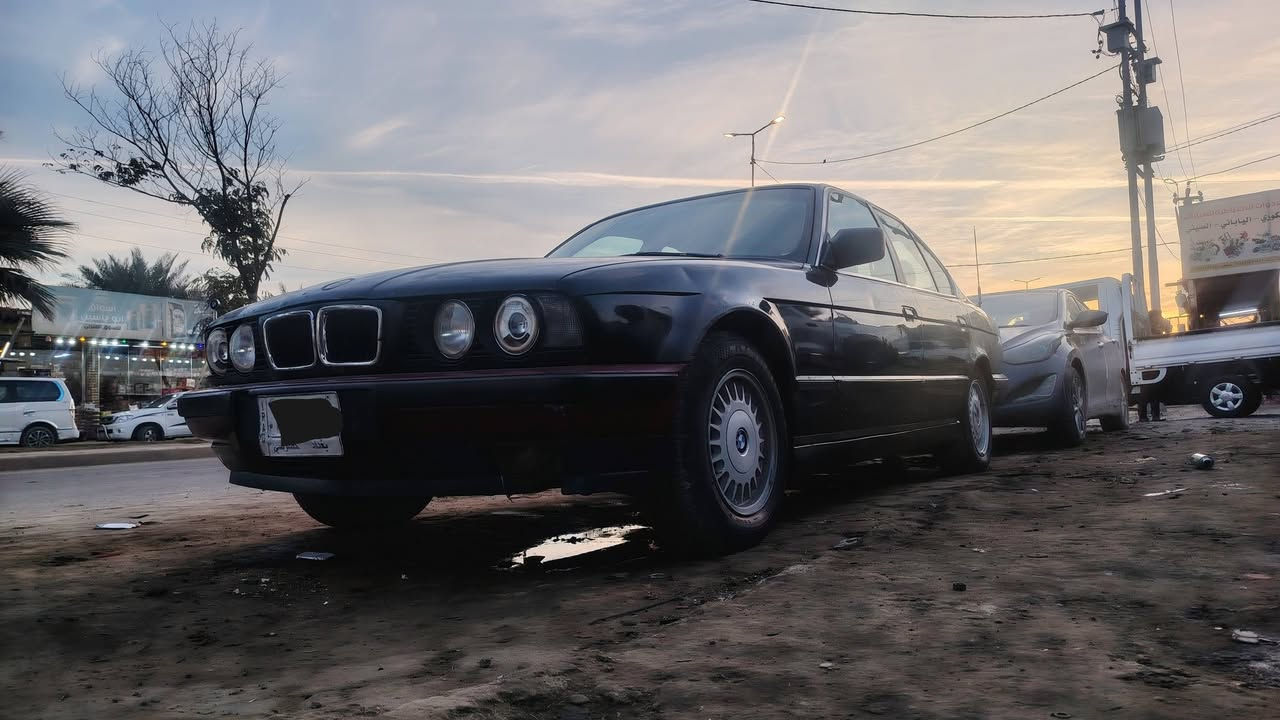 السلام عليكم بي ام ٥٢٥ اصل للبيع رقم بغداد مكينه ٥٢٥ تك فانوس مسكر لا تنقيص ولا بخار سنويه صاقطه ٢١  كيرها تعبان مكان بابل الشوملي ***********    ***********  سعر ٣٨ وبيها مجال
