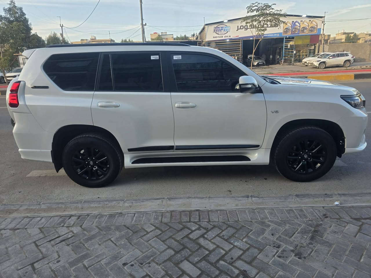 ﷽❤
السلام عليكم 
تويوتا برادو 2022 VX Midnight 
التفاصيل :  
 
السيارة ماشيه 40000 كم حقيقي كفالة عامة سونار بالصور 
المقاعد جلد و الامامية كهرباء  + تبريد وتدفئة 
حجم المحرك V6  
بصمة عدد ٢ 
حجم الاطار ١٩ 
ويل كب كروم 
سبير تعليك 
فتحة سقف
ثلاث قطع تبريد
ثلاجة وسطية 
‏ABS
فور ويل 
كير ومحرك مكفولات 
بدون رصعة او شخط
اشارة ترحيب بالدوسات
لايتات وكشافات زنون 
مثبت سرعة
المودات والاوامر الصوتية
شاشة تحكم التبريد الخلفي
نظام نزول منحدرات 
مانع انزلاق 
اشاير بالمري الجانبية والمري قابلة للطي
مضلله اسود كاتم   مع كتاب تضليل 
✈️السعر 50000$ وبيها مجال للشراي ✈️
📍بغداد الرصافه 
***********
ومن الله التوفيق😍
