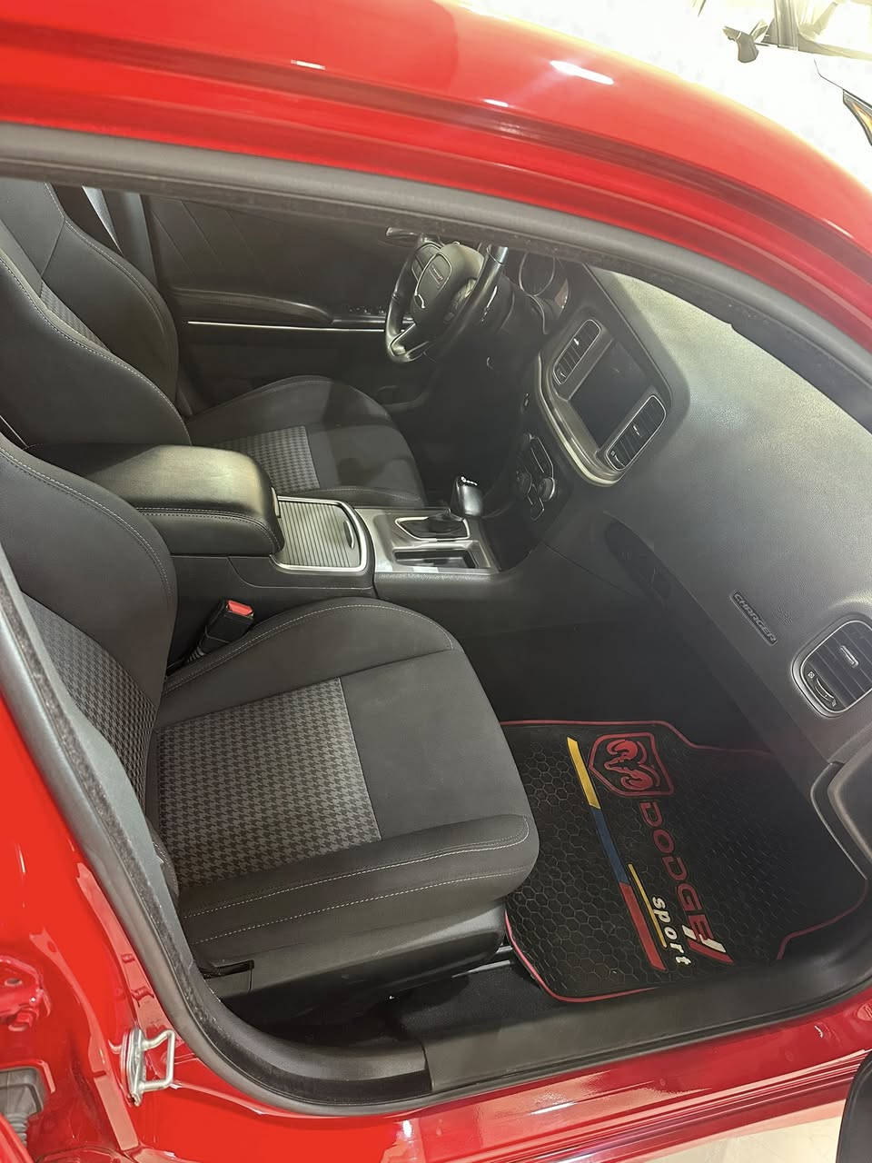 جارجرجيتي
موديل 2022
ماشي ٥١
ضرار جاملغ سايق تبديل بدون دوخل بدون ايرباك
باب سكن تكحيل
سعر سياره ٢٦٠
***********
