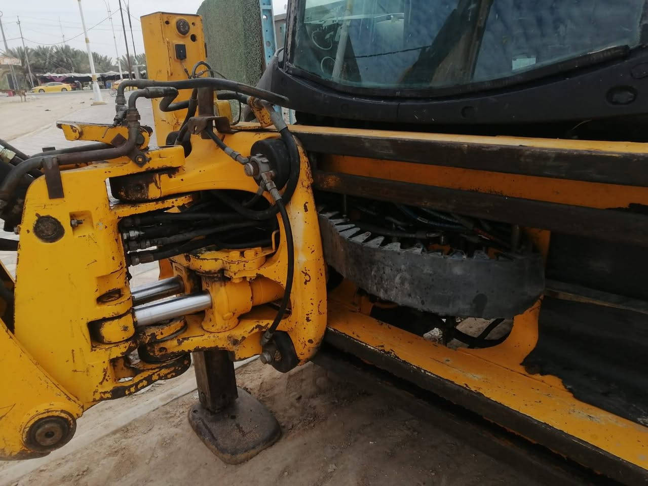 السلام عليكم حفاره جي سي بيه رقم الربيل البيع  موديل 12 مكينه خير من الله  المكاني بل سماوه جاهزه العمل رقم ***********  مكلف بلنشر
