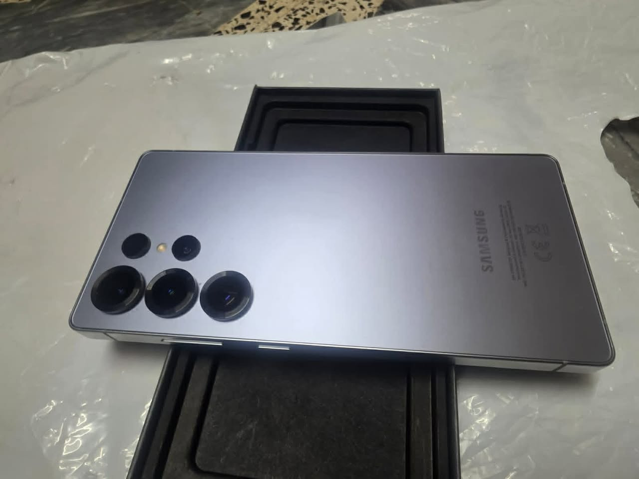 اس 25 الترا  ذاكراة 256   شرق أوسط  دبل خط

السعر مليون و200     ***********
