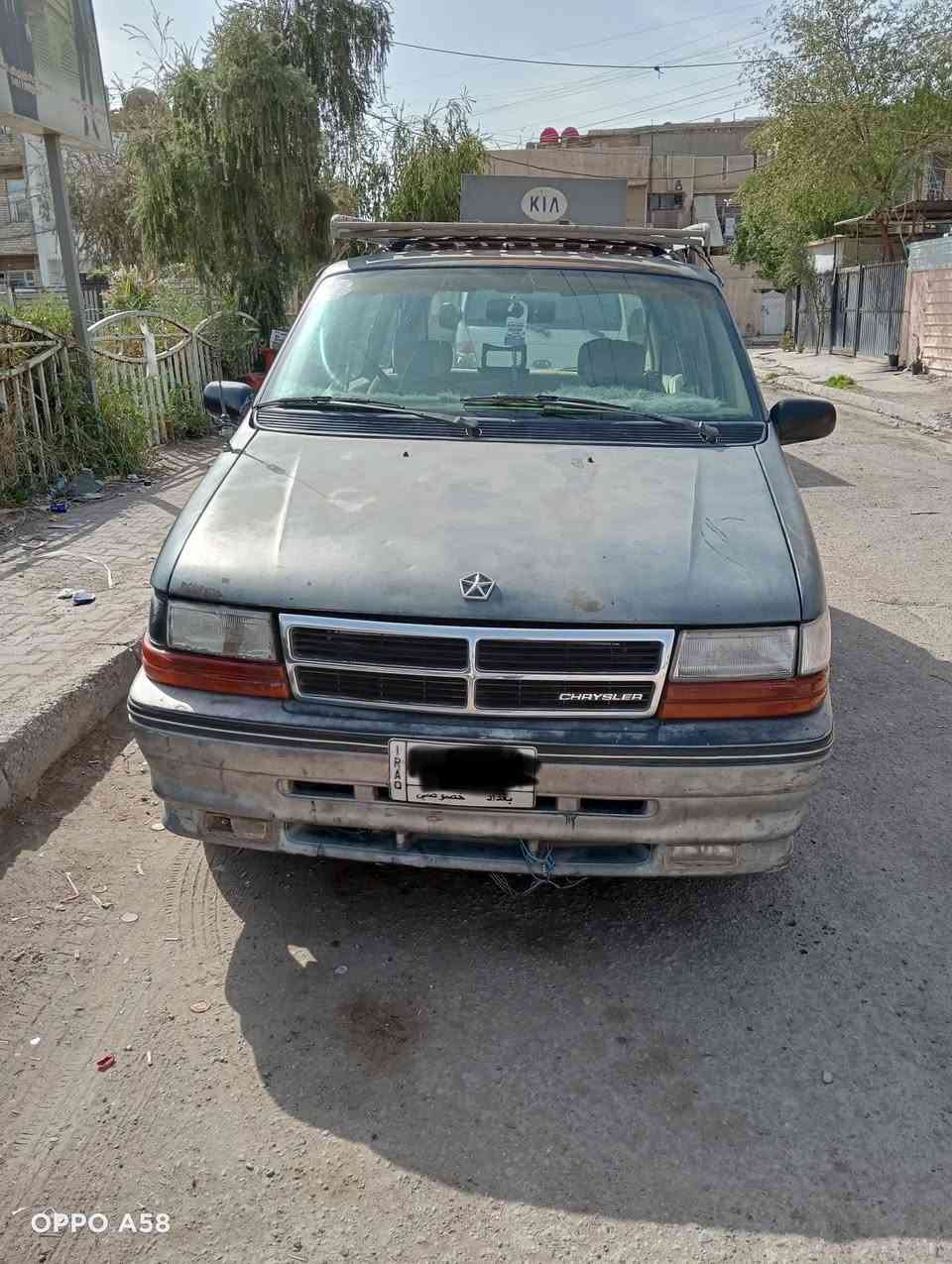 السلام عليكم 
دوج كلايزلار 1993
7 راكب مكينة بيها خيط بخار
صدر امامي جديد
مشط استيرن جديد 
باور جديد
تخم تاير نضيف
دواخلها نضيفه
كهربائياتها جاهزة 
السياره بيها جراد 
بيها خياسات قليله بل هلال
السعر 30
مكان السيارة بغداد حي اور 
رقم الموبايل ***********
