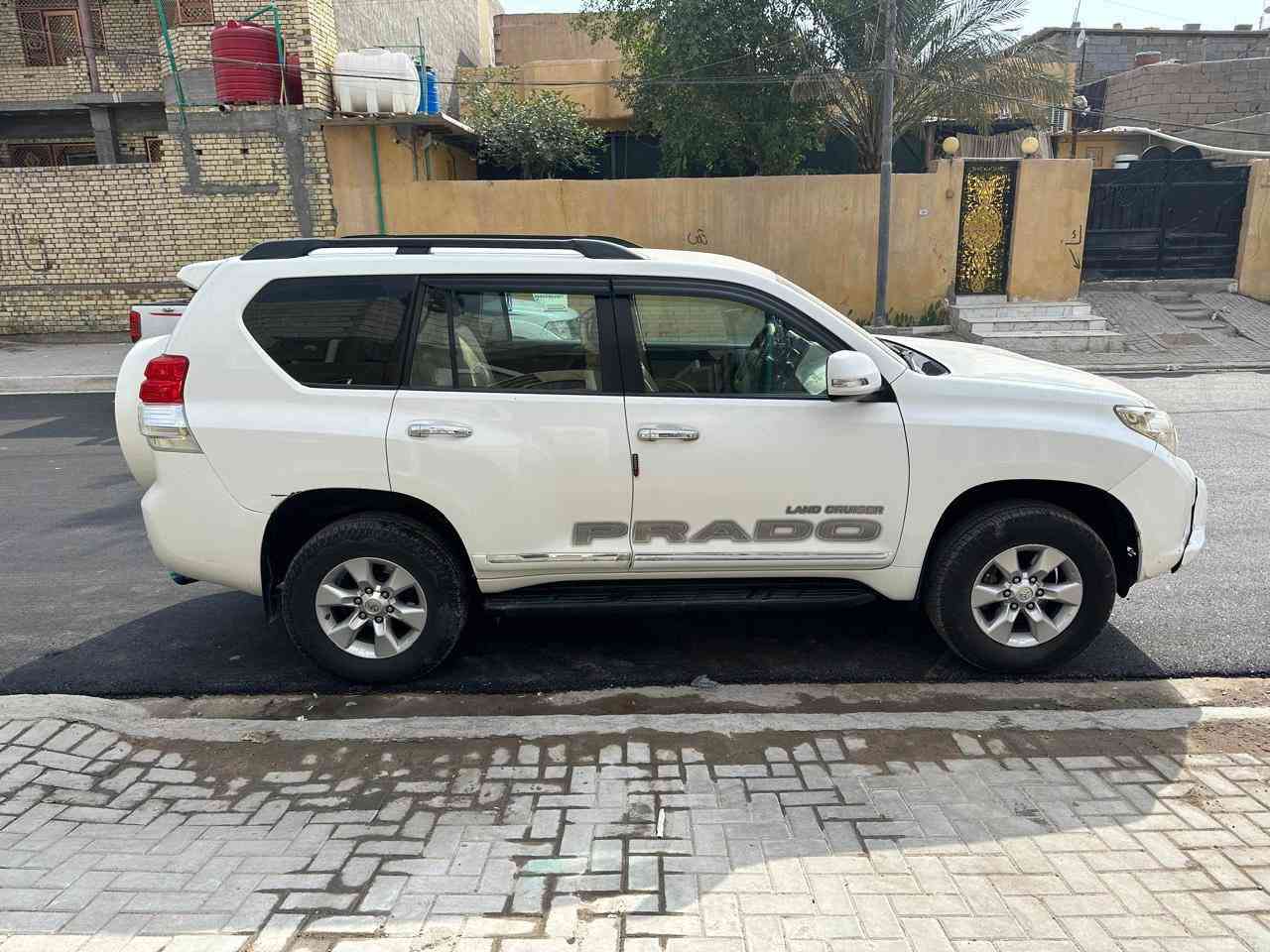 برادو موديل 2011 TXكويتي
رقم جديد بصره 
سونار موجود
محرك  كفاله
گير.  كفاله
6 سلندر  محرك 4000
لون ابيض
 دبل تانكي 
طخم تاير جديد
العنوان البصره 
السعر220  بيها مجال قليل
***********
