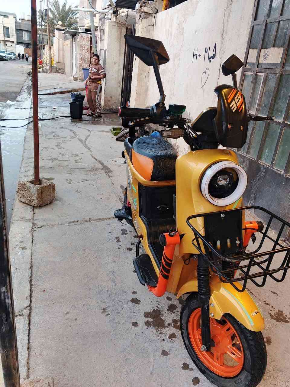 سلام عليكم درجه x900 للبيع بيه عطل بل سكليتر  تمشي بس يكطع  بطاريات   ماصر  سبوع من بدلتهن  جديدات  سعر 350 بيه مجل بسيط  عن اني فلوجه حي نزال رقمي *********** وبي صندوك بس فله
