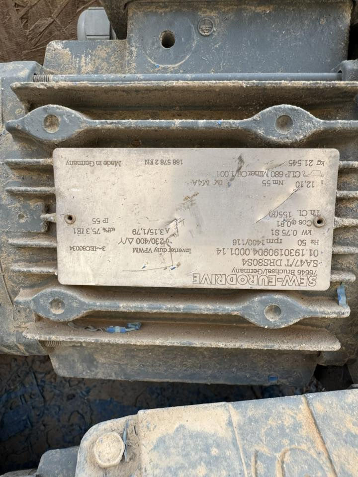 السلام عليكم
🔥 للبيع Gear Motor SEW ألماني أصلي مع مضخة ماء LOWARA 🔥

✅ عدد (3) Gear Motor ألماني أصلي من شركة SEW-EURODRIVE

• محرك مع جيربوكس صناعي

• قدرة تقريبية 0.75 kW

• سرعة منخفضة وعزم عالي

• مناسب للسيور الناقلة والمكائن الصناعية وخطوط الإنتاج

✅ مضخة ماء صناعية LOWARA أوربية أصلية

• قدرة 2.2 kW (3 حصان)

• سرعة 2810 RPM

• جهد تشغيل 220/380V

• مضخة متعددة المراحل (Multistage Vertical Pump)

• مناسبة لتقوية الضغط وأنظمة RO والمشاريع الصناعية

📍 الموقع: بابل

📞 التواصل: ***********

