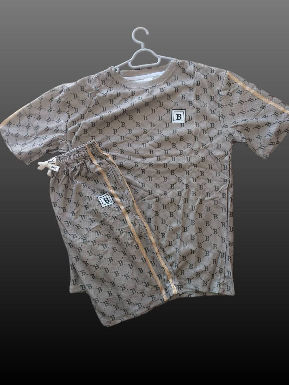 شباب بغداد 🔥
عرض خاص سعر التراك كامل: 8.000 دينار فقط
ستايلك يهمنا 😎
تراكات رجالي شبابي ولادي 
«جودة تشوفها مو نحچي عنها»
مقاسات متعددة
توصيل سريع داخل بغداد *********** واتساب للحجز
تابع سنتر الأناقة وخلي ستايلك يحچي عنك 🔥
عنوان المحل جسر ديالئ شارع الأطفاء مقابيل بلديه جسر ديالئ
