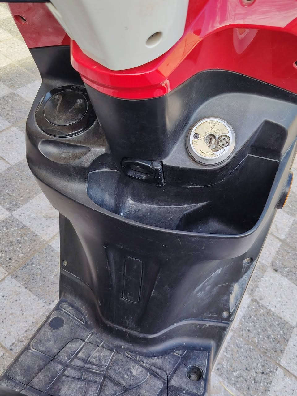 السلام عليكم
دراجه بوليسي للبيع جديده مستخدمه فتره صغيره دراجه جديده شاشه الكترونيه USP كابريته جديده وسلف رياضي
السعر800 وبيه مجال
للأستفسار ***********
