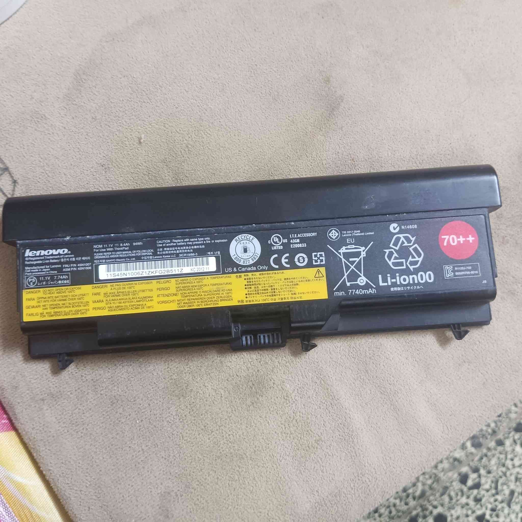 للبيع لابتوب لينوفو ثينك باد فئة W المخصصة للأعمال الشاقة والهندسية.
​المعالج: Core i7-3820QM (ثماني المسارات) سريع جداً.
​الرام: 8 جيجا.
​الهارد: SSD 256GB (إقلاع سريع جداً للنظام).
​كارت الشاشة: منفصل NVIDIA Quadro K2000M بسعة 2GB (للبرامج الهندسية والمونتاج).
​الشاشة: قياس 15.6 بوصة.
​البطارية: البطارية الكبيرة (Double Battery) تعطي وقت تشغيل ممتاز.
​الإضافات: كيبورد عربي/إنكليزي، قارئ أقراص، منافذ متعددة. شاحنة 135w. جنطه للابتوب 
​الحالة: الجهاز شغال 100% وبحالة جيدة جداً (كما موضح بالصور).
السعر 250 وبي مجال للشراي 
العنوان: كوت منطقة الشرقية التواصل خاص او واتساب ***********

