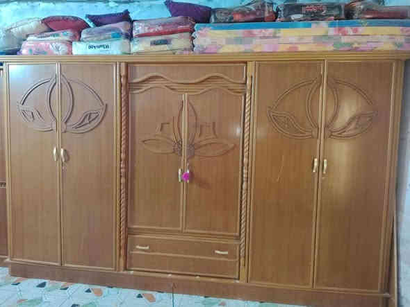 السلام عليكم عندي غرفه خشاب البيع تزكام ام 6 بواب جديده الاستفسار الاتصال على الرقم *********** عمارة
