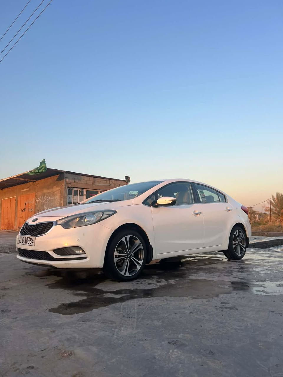 السلام عليكم سيراتو للبيع موديل 2013 بيها صبع مكدار شبرين باب عكس السايق فقط رقم سليمانية بسمي مكان السيارة واسط الصويرة للاستفسار اتصل على الرقم *********** السعر 117
