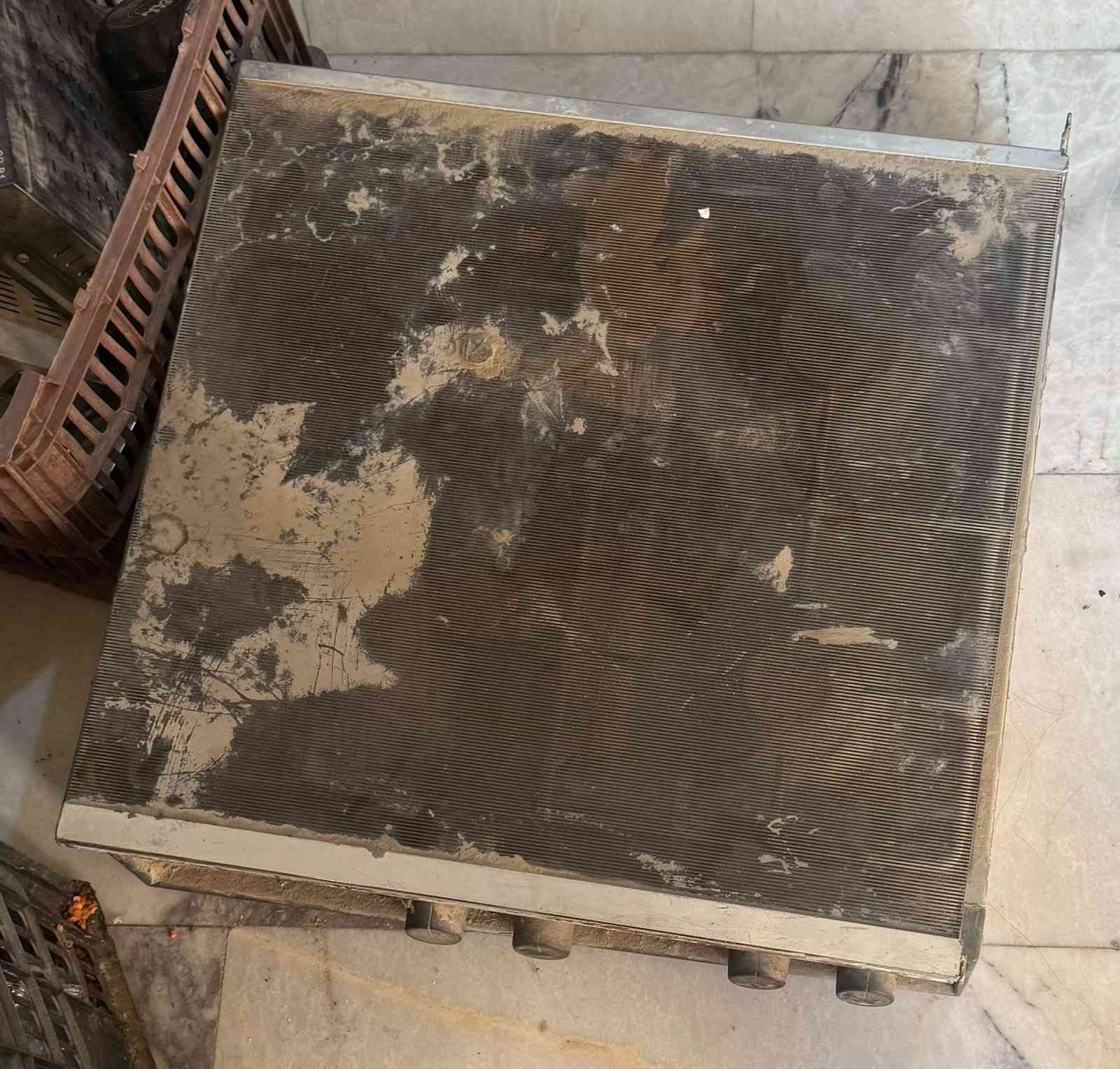 الطباخ منضدي ب40 عشتار
كنتور خشب ب50 وبي مجال
سبلت midea طن 1 ب 150وبي مجال
ثلاجه شغاله مابيه شي ب100 اللي يريد هم يدخل خاص يراسل لو يتصل على هذا الرقم العنوان:الحريه بستان 
الرقم:***********  بي وتساب
