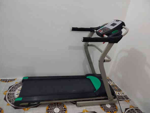 السلام عليكم 

للبيع جهاز جري نوعيه اصليه ماركة ( daily youth ) وليس صيني الجهاز نظيف كلش يحمل وزن 100 مكاني كربلاء السعر ب250 وبي مجال للاستفسار الاتصال على الرقم ***********
