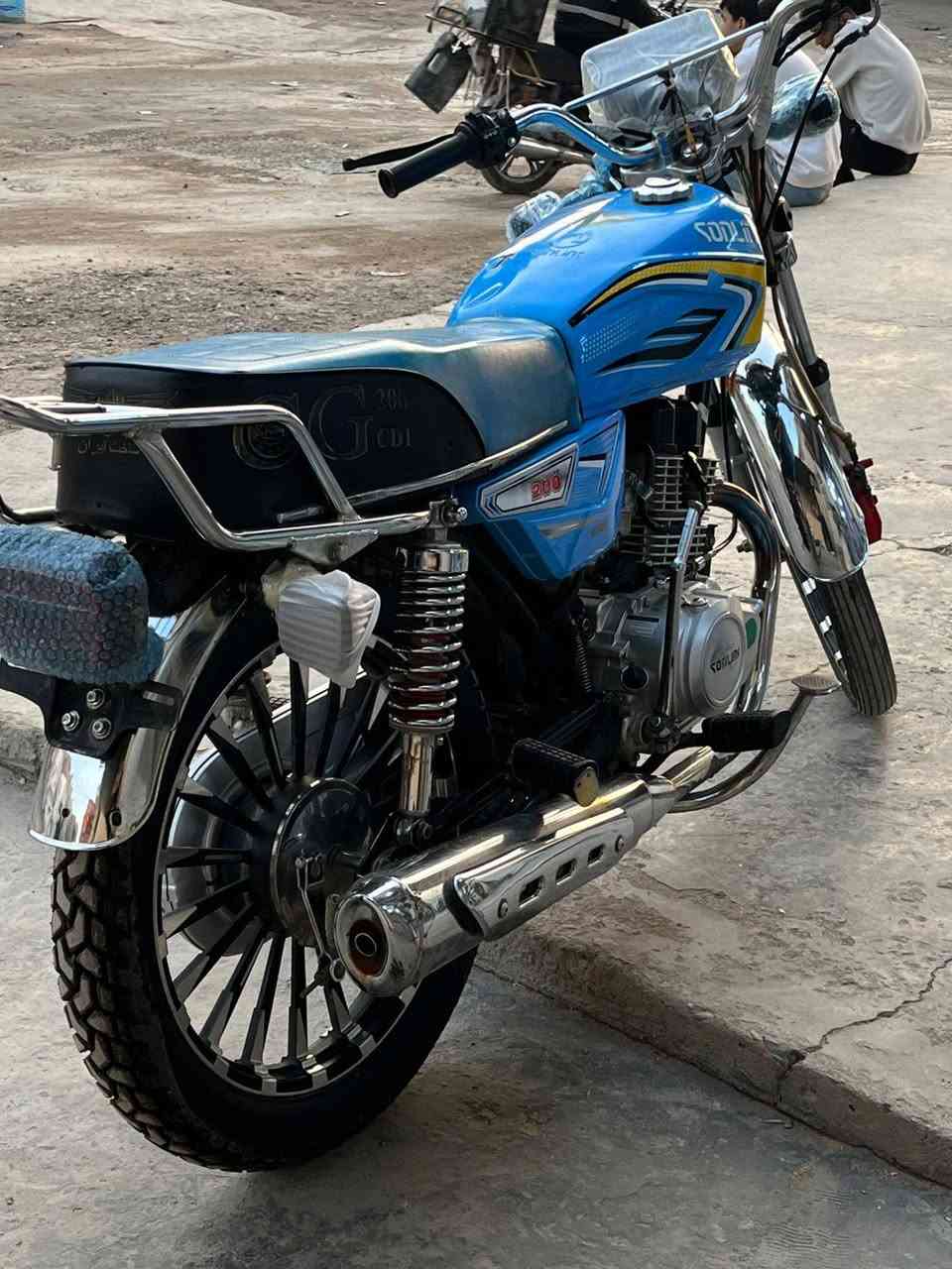 السلام عليكم دراجه ايراني للبيع موديل 24 خمسه كير سلف وبصمه دراجه جديده بلجيس زنجيل وضاغطة مكينة 200 كهربائيات اشاير لايت بك لايت كلها تشتغل دراجه كفاله برغي ممفتوح بيها اوراق كامله
السعر: 750 وبيها مجال 
العنوان : بغداد الشعب يم مدرسه صلاح الدين 
الرقم : ***********
***********
