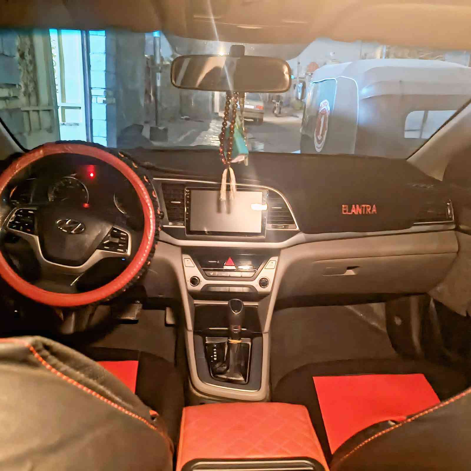 الانتره للبيع السياره موديل 2017 جاهزه حلوه بيها جاملغين إماميات وبنيد ما مبدلات راجعات بارد مكينه 2000 دوش استخدام شخصي رقم ميسان بسمي حره تريد وكاله تريد تحويل ثاني يوم سعرها 115 وبيها مجال قليل حق الجيه السياره بيها هواي مواصفات *********** غير متواجد عله الفيس
