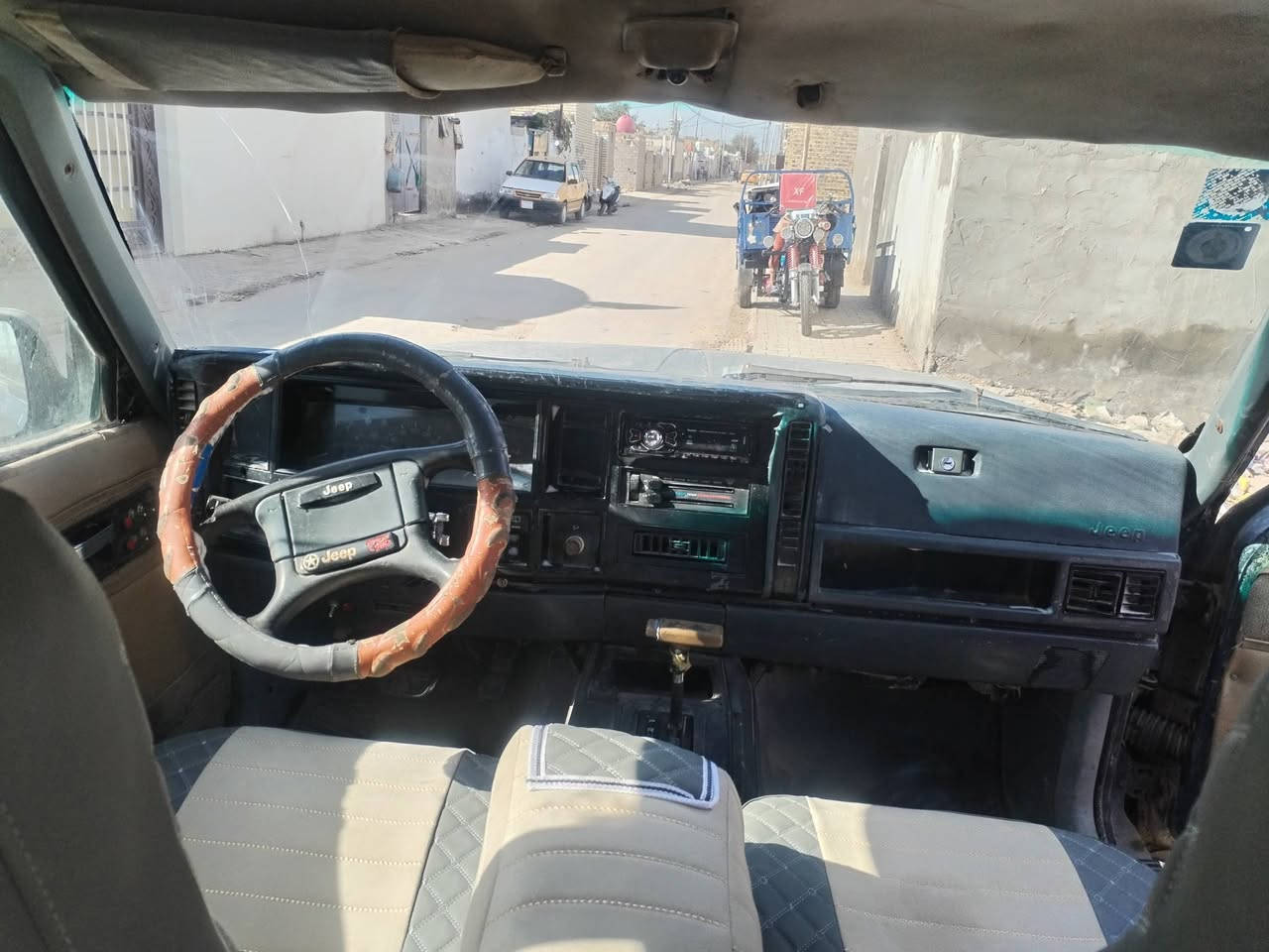 سلام عليكم جيب شيروكي 95 رقم بابل بسمي مكينه وكير كفاله حداديه 60 بل ميه مكانهه الحمزه الشرقي سعر 28 وبيها مجال بصيط للاستفسار اتصال ***********
