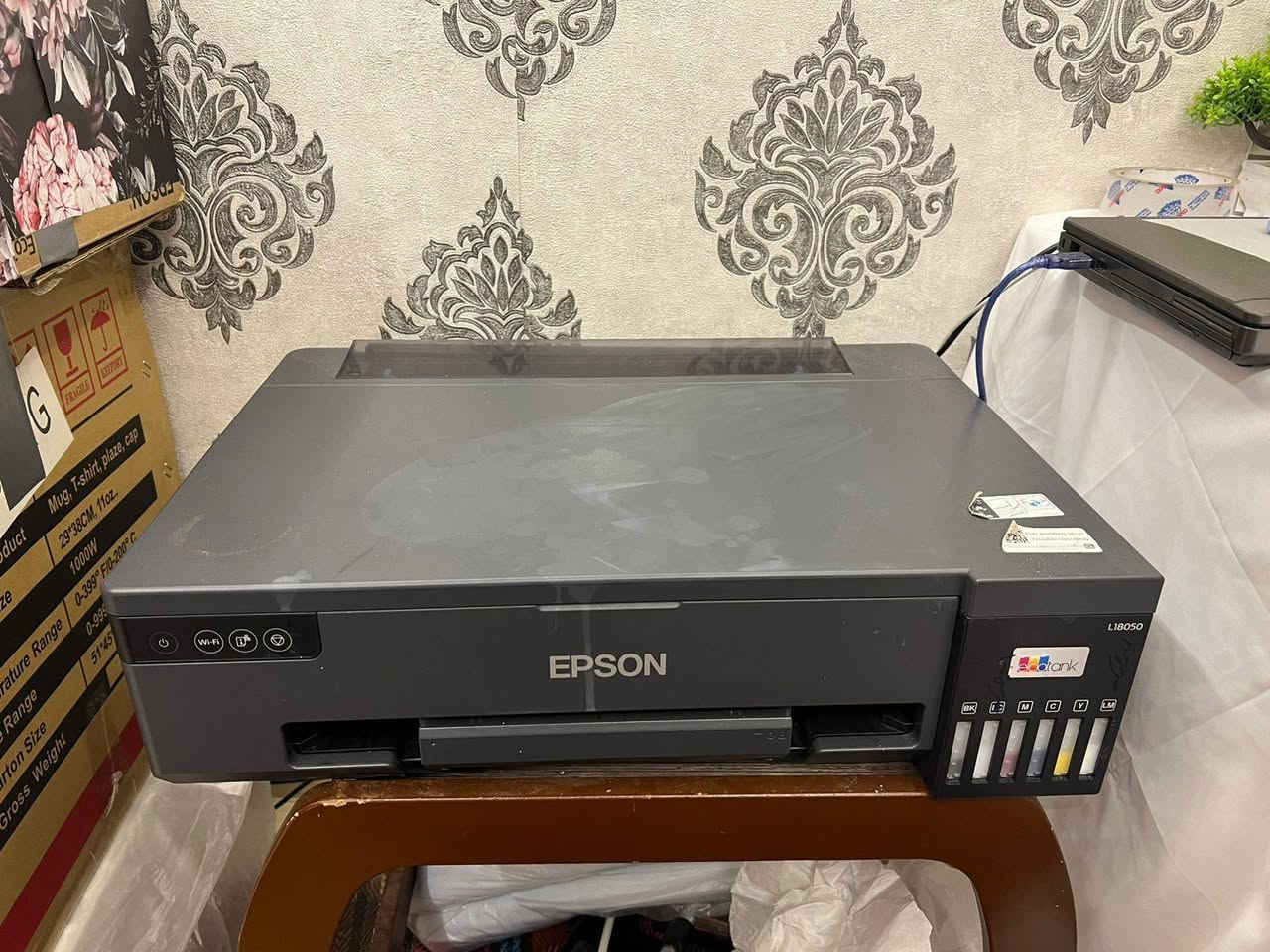 مشروع متكامل للطباعه على الملابس
طابعه إبسون L18050 Dtf تطبع a3 مع مكبس حراري 5*1 مع ثلاث درازن تشيرت قابل للطباعه نضافه موضحه ب الصورة انطيك حاسبه تجي بس تطبع و تشتغل على باب الله 
للتواصل و الاستفسار : 
‏‪***********‬‏ 
***********
