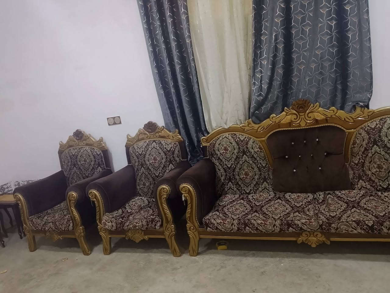 السلام عليكم تخم درجة اولى 6قطع للبيع السعر360بي مجال شي قليل
التخم مرتب
الاستفتاء الاتصال بالرقم***********📞💙
