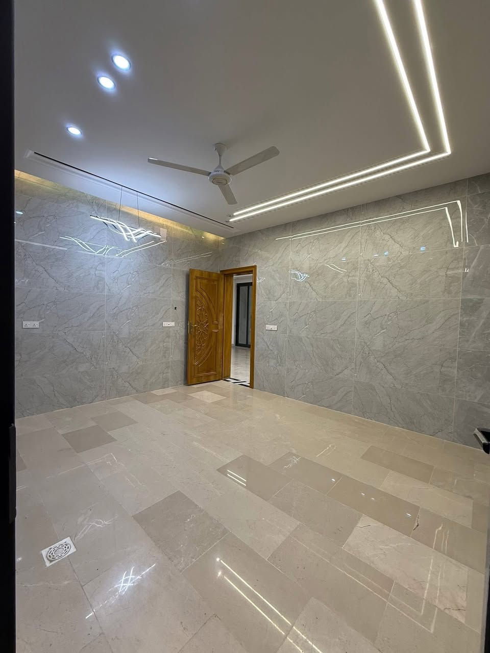 200 م في حي الغري  في النجف للبيع تابع المنشور وشوفلي تفتصيل هذه البيت 

موقعه 📍 حي الغري حرف T شارع 10 بصف شارع 20

البيت مفول مواصفات شحجيلكم عنه قليل يحتوي على 4نوم نظام سويت

الموقع كلش راقي و بنائه تحفه فنية 

للاستفسار اكثر عن العقار الاتصال يتوفر وتساب 

مكتب الغدير تابع الصفحه 📲❤️

0780 789 4484
