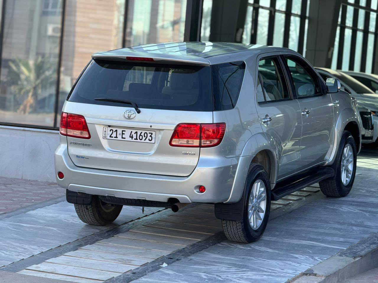 سلام عليكم 
للبيع تويوتا فورجنر 
موديل 2006 
شرط تحويل وكاله 
فور ويل 
شاشه ايباد 
كامره خلفيه 
سبعة راكب 
لايت عدسه زنون 
ويل كب
يده نيكل 
مري جانبي كهرباء 
صدر امامي خلفي جديد 
سياره جديده 
دينار مصرف مابي 
سياره قطعتين بخ 
باقي كفاله 
مكاني ديالى خانقين 
***********
