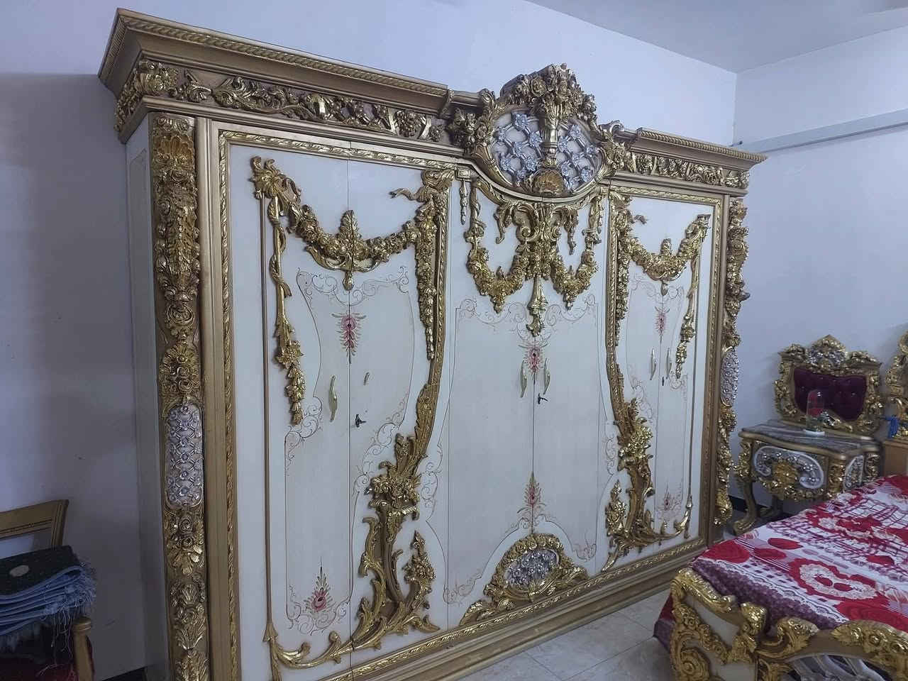 غرفه زان مصري صبغ ورق ماء الذهب والاسطح مرمر ايطالي غرفه جدا راقيه وجميله
السعر مليون و٦٥٠
المسيب حي المعلمين٣ طريق سيد ابراهيم بعد السكه بكيلوين تقريبا بعد اسلاك الضغط العالي ب٢٠٠م 
بيت على جهة اليمنى
***********
يرجى الاتصال قبل المجيء
