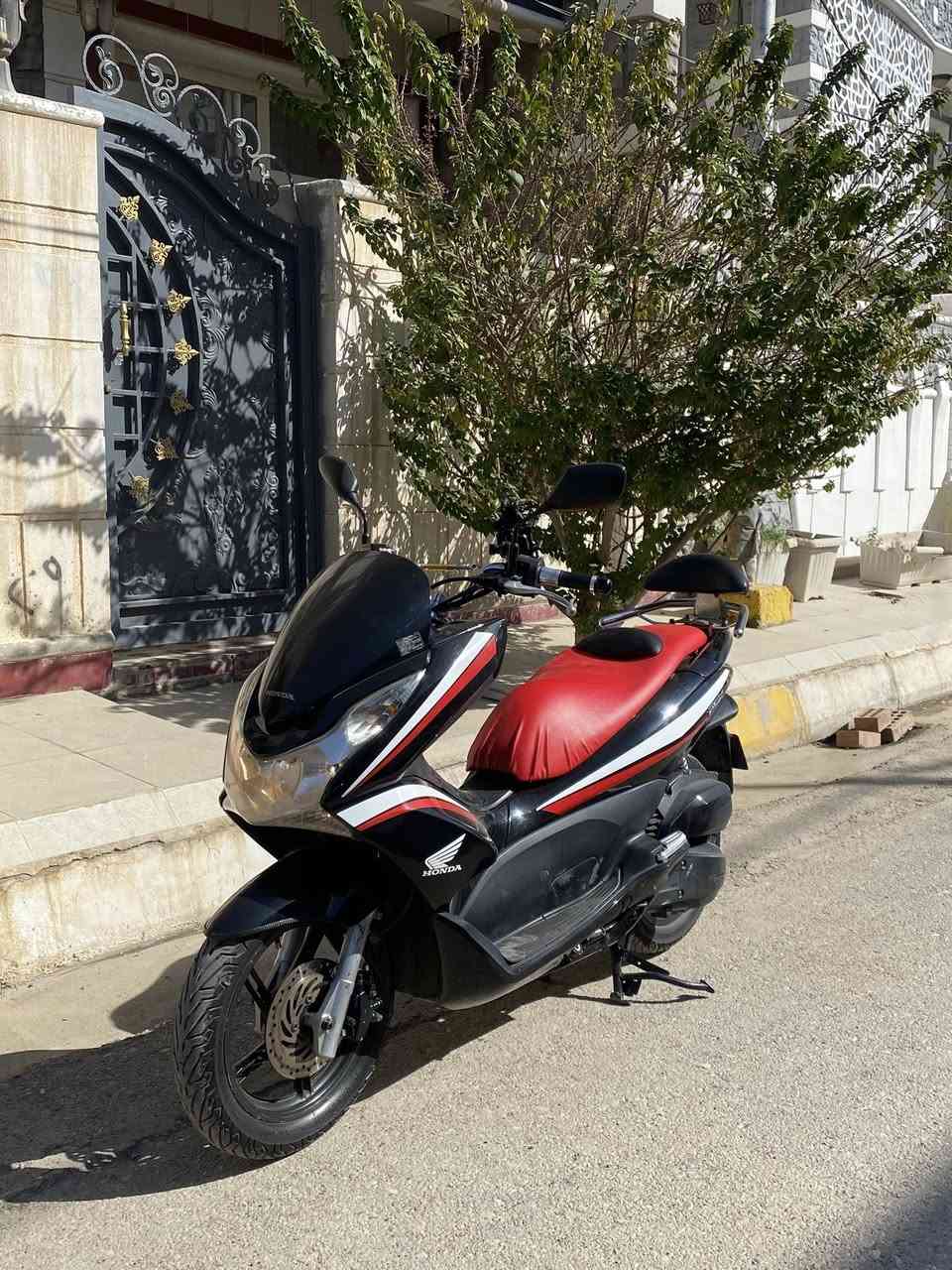 سلام عليكم pcx جيل اول مكفوله الدراجه  حساس ازدحام حساس استان شغال عليها اضافات مبينه بل صور 
:ديالى بعقوبه ♥️
0775 513 0868
