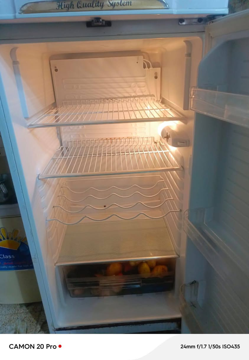 سلام عليكم ثلاجه للبيع 225 بيه مجال م الصدر حي لاكراد ***********
