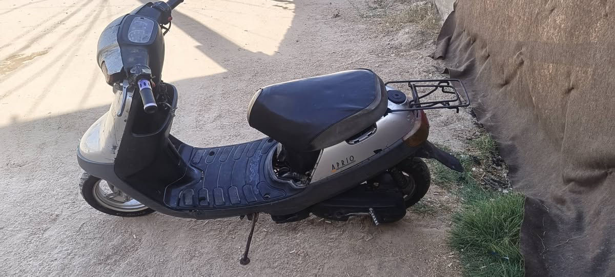دراجه بطه 2000  دراجه شاصيها نضفيف ومكينتها شلعه قويه دراجه يحتاجلها جوزه اصليه خال جوزه اربعه كير ويحتاج بور برين لويل المامي رايدها 140 وبيها مجال حك جيه مكاني كربلاء شهداء سيف سعد قرب مدرسه ديرياسين رقم ***********
