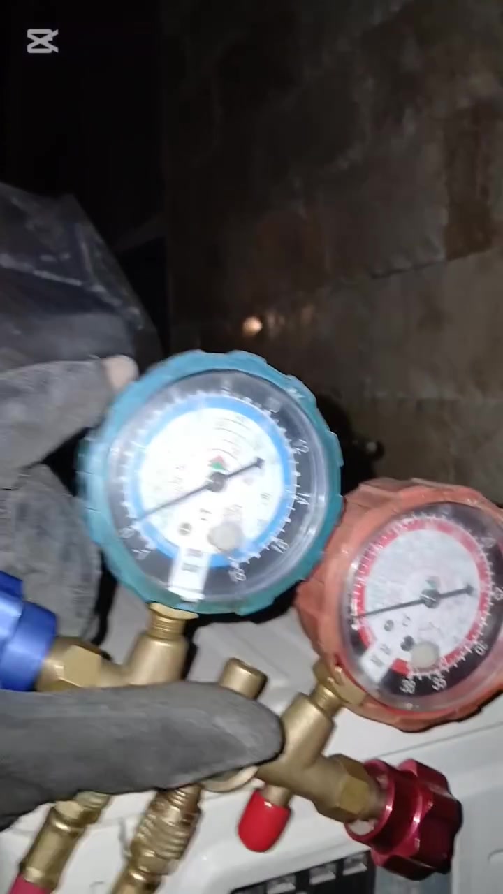 متباركين بأقتراب حلول عيد الاضحى المبارك☝🏻🤍
جانب من اعمال ورشتنا تم❄
معالجة ليك واعادة تركيب وشحن غاز(R410)🔥👇🏻
وحدة نوع توسوت سعة(1طن) انفيرتر🛠
واعادتها للخدمه بكفائه عاليه💯
اعادة تركيب وحدة نوع كارير سعة(1طن)🗜
اعمالنا داخل بغداد فقط احبتي📌 
للتواصل📲
***********📞
Firas Abbas 
أحمد الهاشمي
