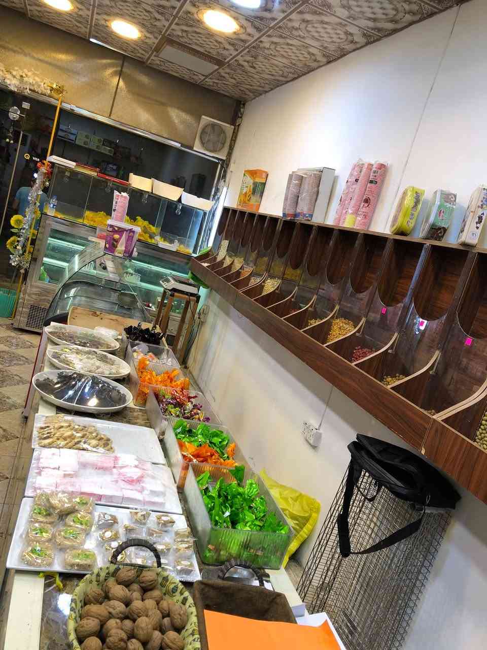 السلام عليكم محل حلويات وكرزات للبيع
محل كامل مكمل من كهربائات اناره تبريد سبلك كنتوري 

براد عارضه مال كيك عارضه ايسكريم ايطالي 

مع كامل محتوياته موقع مميز حي المعلمين مقابل مدرسه العدنانيه وجانب معهد النوارس 

للتفاصيل اكثر الاتصال على الرقم ***********

